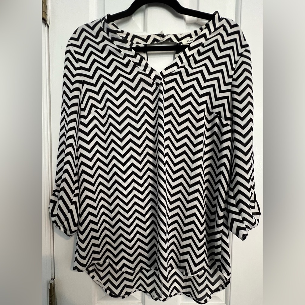 Black Rainn Black & White Zig Zag Blouse